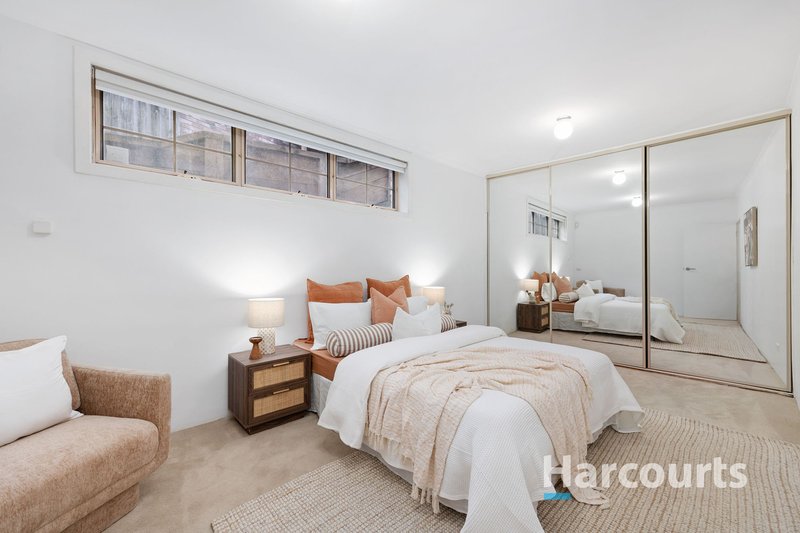 Photo - 40 Oakpark Drive, Chadstone VIC 3148 - Image 9