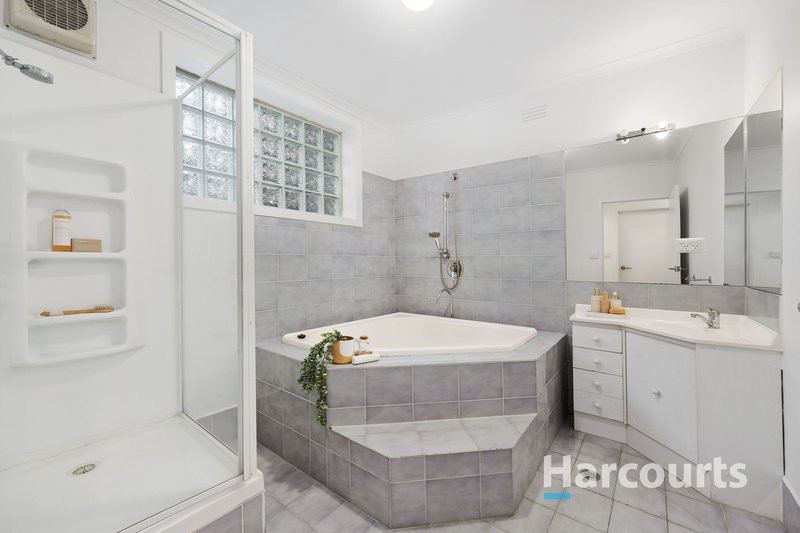 Photo - 40 Oakpark Drive, Chadstone VIC 3148 - Image 11