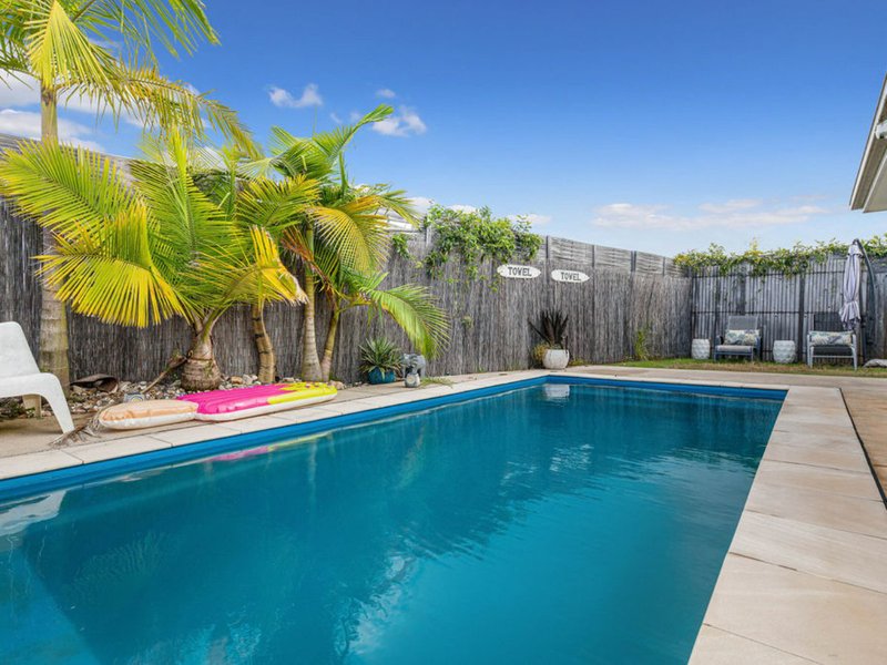 Photo - 40 Olive Circuit, Caloundra West QLD 4551 - Image 2