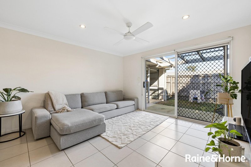 Photo - 40 Olsen Circuit, Kallangur QLD 4503 - Image 2