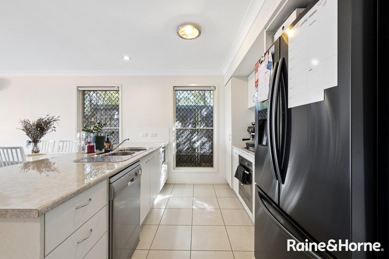Photo - 40 Olsen Circuit, Kallangur QLD 4503 - Image 4