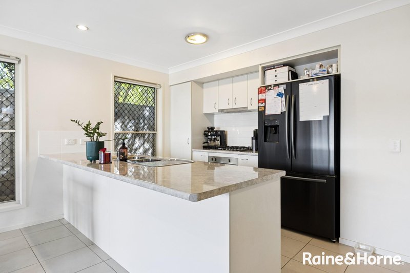 Photo - 40 Olsen Circuit, Kallangur QLD 4503 - Image 6