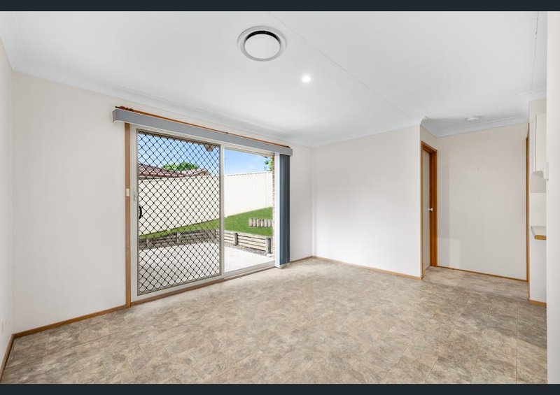 Photo - 40 Oriole Street, Glenmore Park NSW 2745 - Image 4