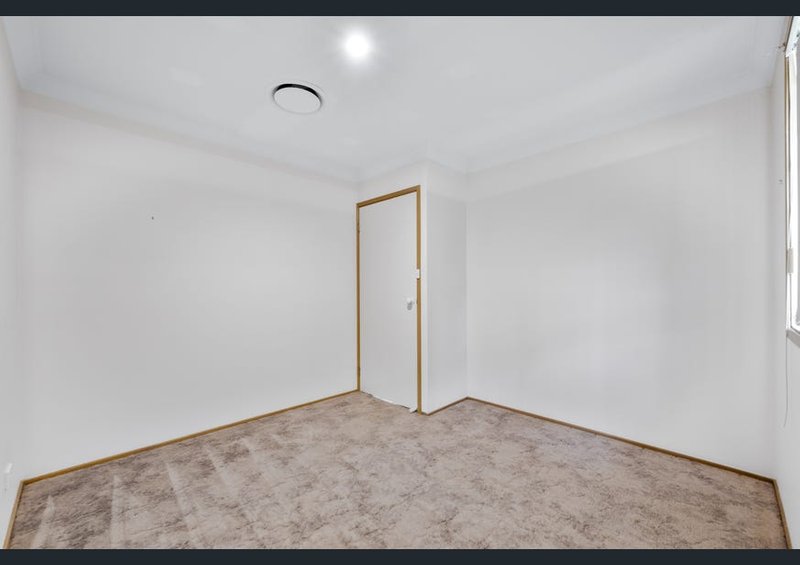 Photo - 40 Oriole Street, Glenmore Park NSW 2745 - Image 8