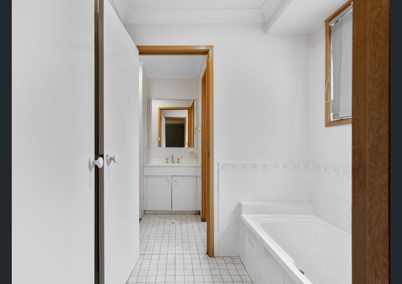 Photo - 40 Oriole Street, Glenmore Park NSW 2745 - Image 10