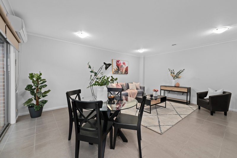 Photo - 40 Palisades Boulevard, South Morang VIC 3752 - Image 7