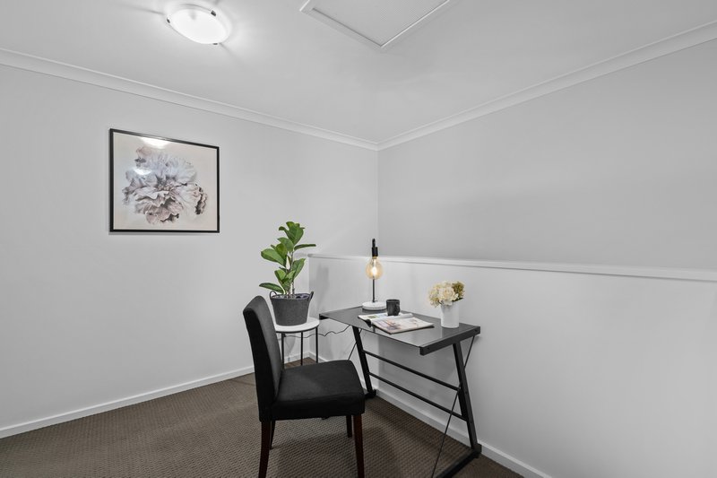 Photo - 40 Palisades Boulevard, South Morang VIC 3752 - Image 11