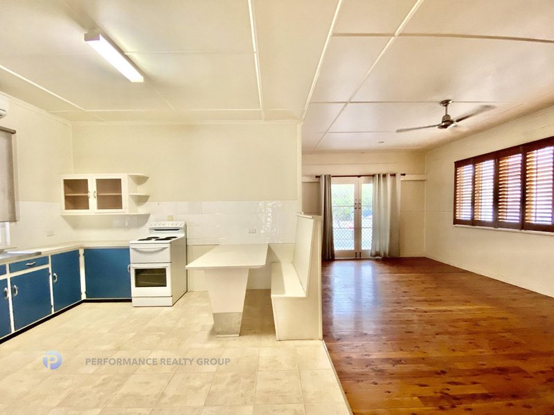 Photo - 40 Peerless Avenue, Mermaid Beach QLD 4218 - Image 4