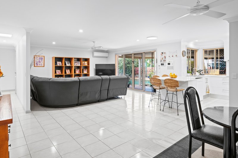 Photo - 40 Pintail Crescent, Burleigh Waters QLD 4220 - Image 7