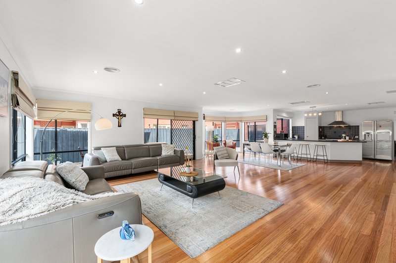 Photo - 40 Poppy Drive, South Morang VIC 3752 - Image 9