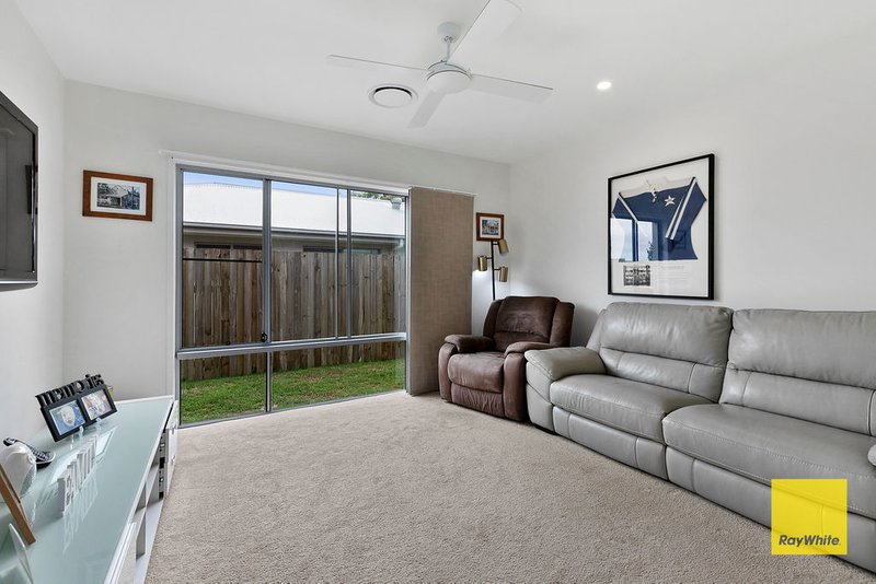 Photo - 40 Ravenbourne Circuit, Capalaba QLD 4157 - Image 7