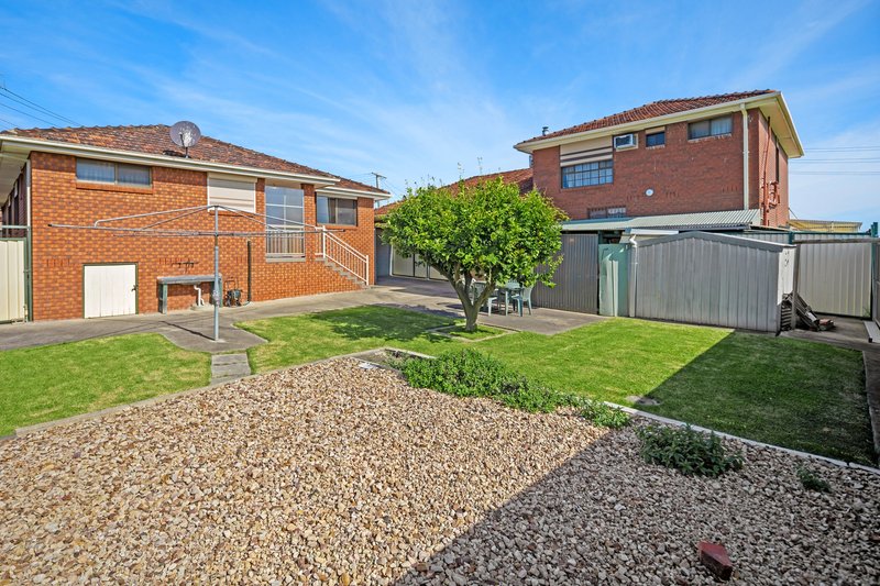 Photo - 40 Robinvale Avenue, Thomastown VIC 3074 - Image 11