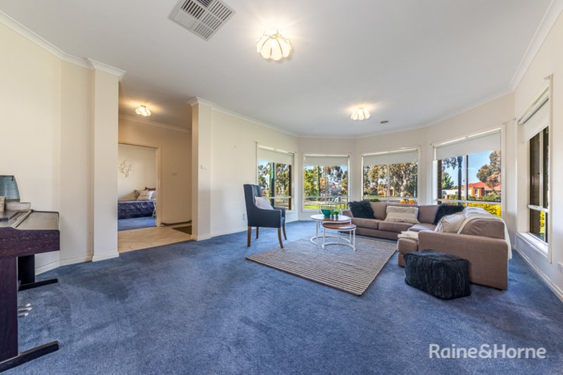 Photo - 40 Rolling Meadows Drive, Sunbury VIC 3429 - Image 7