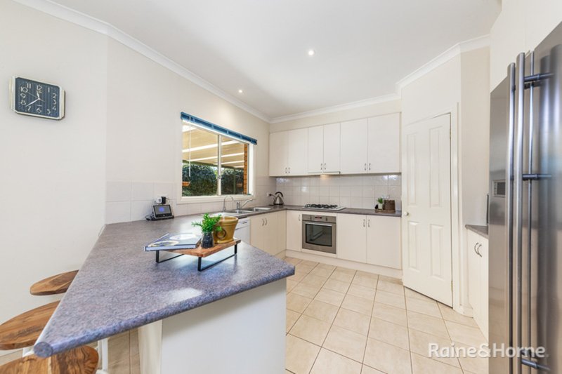 Photo - 40 Rolling Meadows Drive, Sunbury VIC 3429 - Image 11