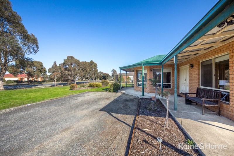 Photo - 40 Rolling Meadows Drive, Sunbury VIC 3429 - Image 21