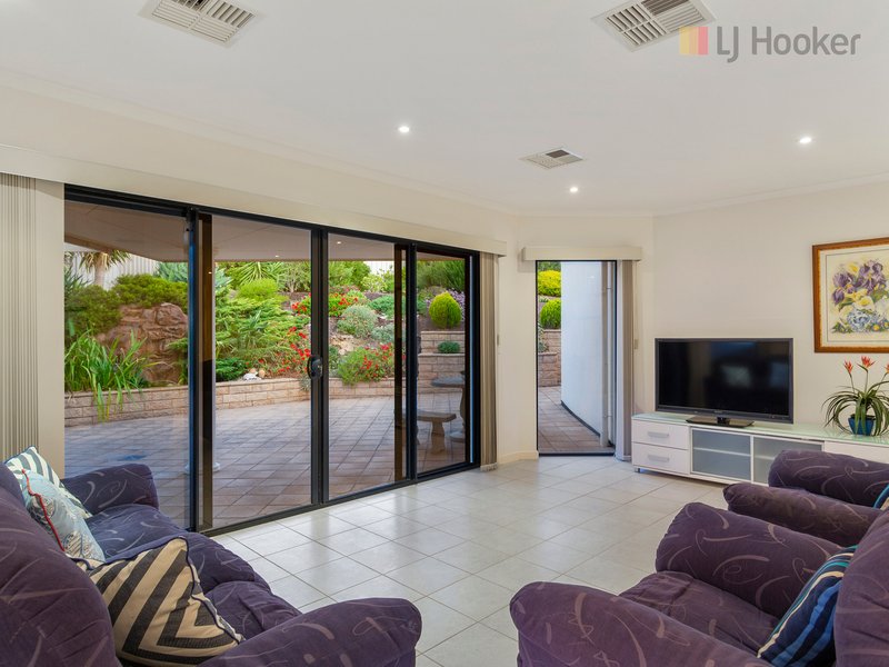 Photo - 40 Sandpiper Terrace, Hallett Cove SA 5158 - Image 9