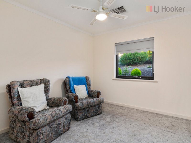 Photo - 40 Sandpiper Terrace, Hallett Cove SA 5158 - Image 17