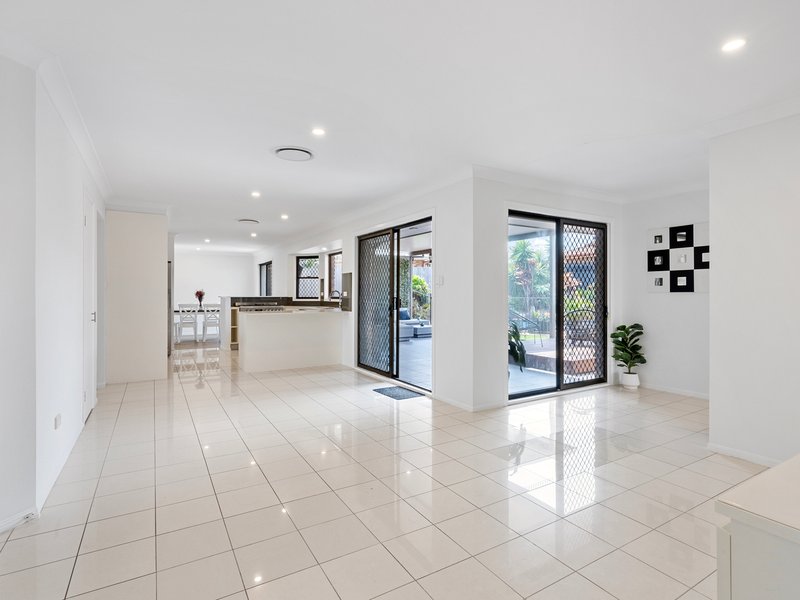 Photo - 40 Scanlen Crescent, Wynnum West QLD 4178 - Image 8