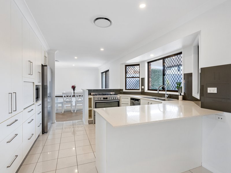 Photo - 40 Scanlen Crescent, Wynnum West QLD 4178 - Image 11