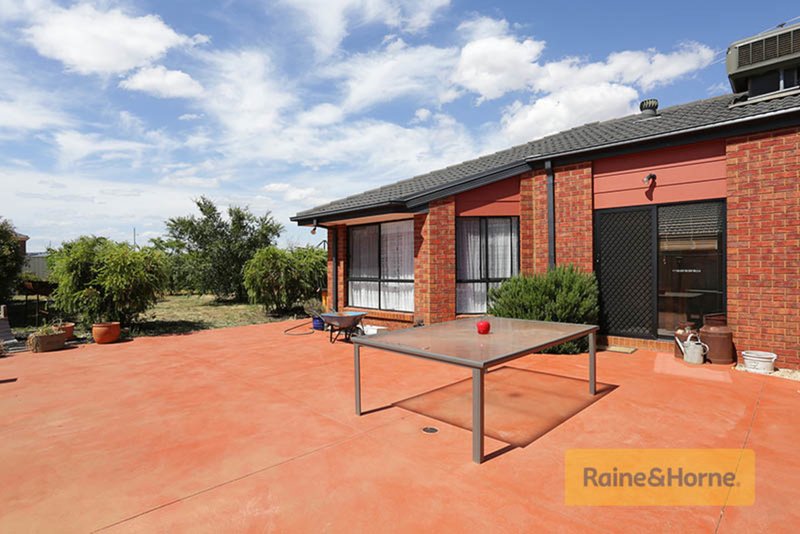 Photo - 40 Scarborough Crescent, Melton West VIC 3337 - Image 7