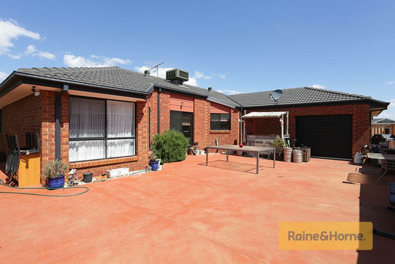 Photo - 40 Scarborough Crescent, Melton West VIC 3337 - Image 8