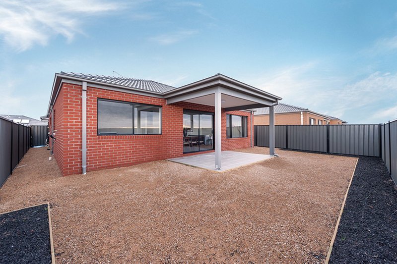 Photo - 40 Scoria Circuit, Craigieburn VIC 3064 - Image 14