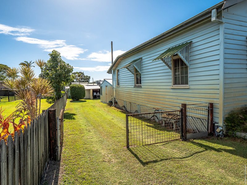 Photo - 40 Shell Street, Urangan QLD 4655 - Image 6