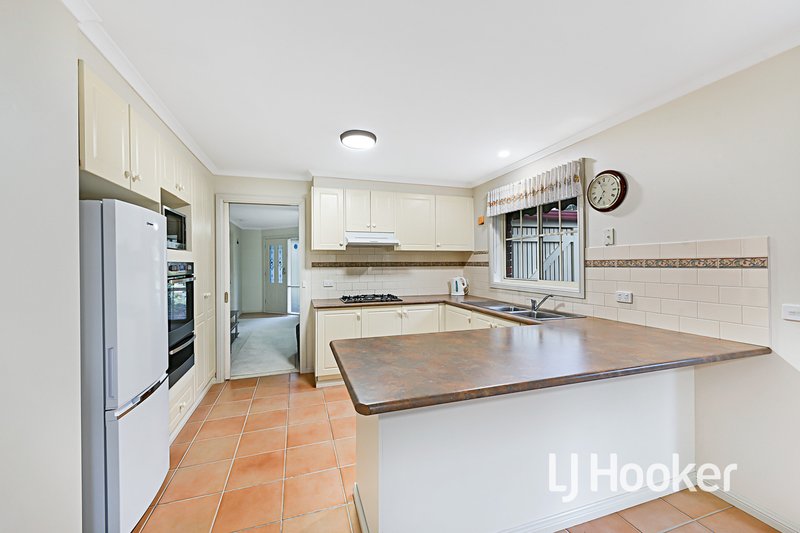 Photo - 40 Simon Drive, Pakenham VIC 3810 - Image 4