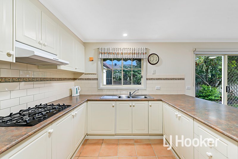 Photo - 40 Simon Drive, Pakenham VIC 3810 - Image 6