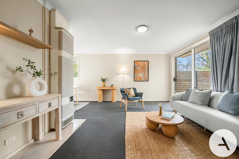 Photo - 40 Simpson Street, Watson ACT 2602 - Image 3