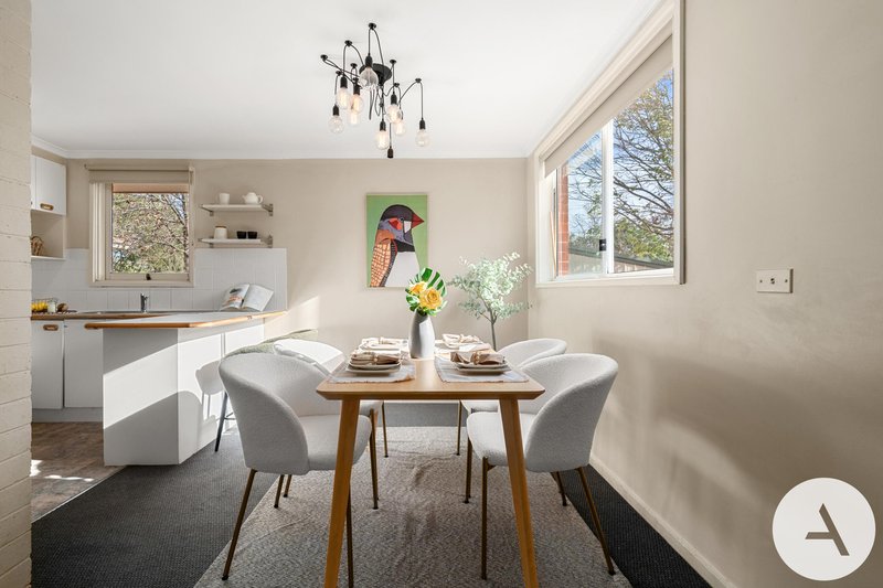 Photo - 40 Simpson Street, Watson ACT 2602 - Image 7