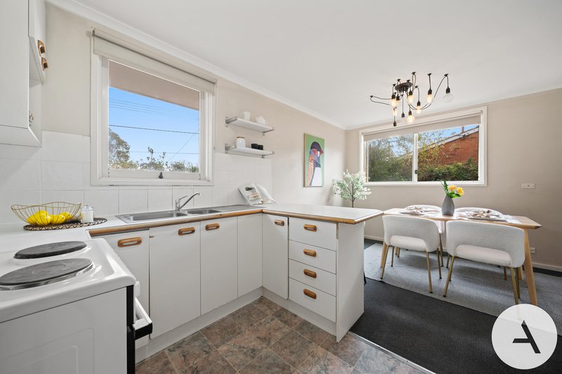 Photo - 40 Simpson Street, Watson ACT 2602 - Image 8