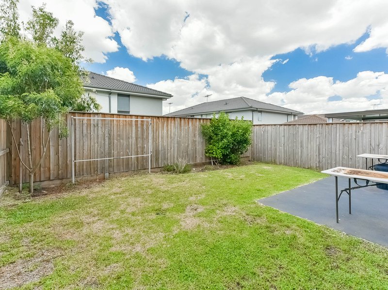 Photo - 40 Sovereign Circuit, Glenfield NSW 2167 - Image 9