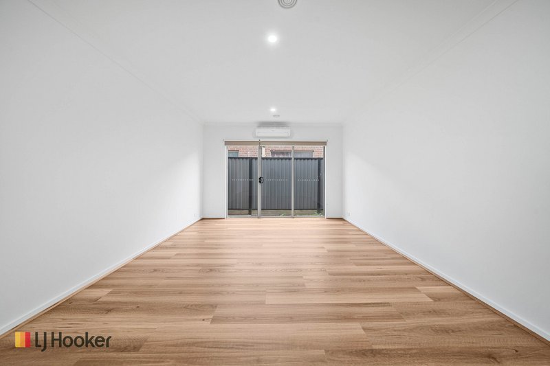 Photo - 40 Spirited Circuit, Craigieburn VIC 3064 - Image 6