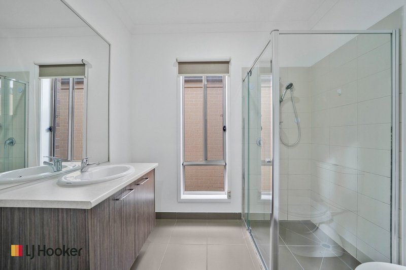 Photo - 40 Spirited Circuit, Craigieburn VIC 3064 - Image 8