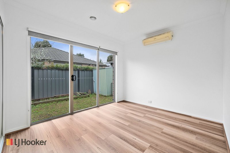 Photo - 40 Spirited Circuit, Craigieburn VIC 3064 - Image 11