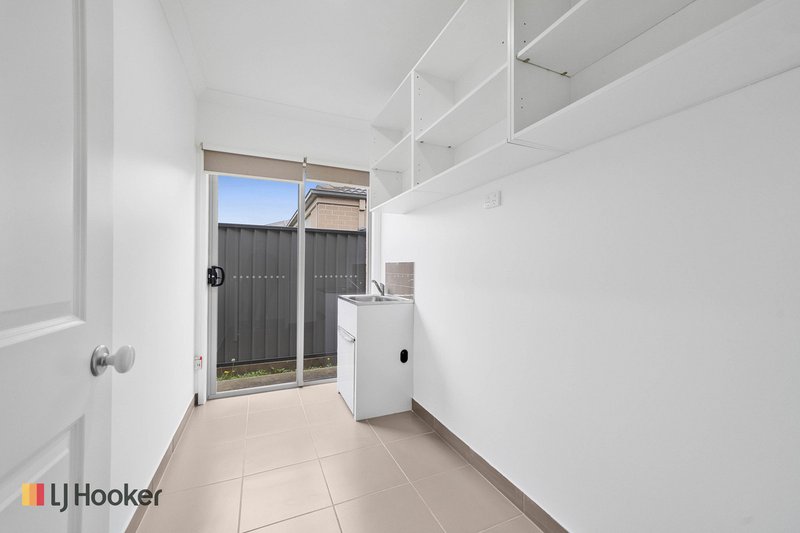 Photo - 40 Spirited Circuit, Craigieburn VIC 3064 - Image 14