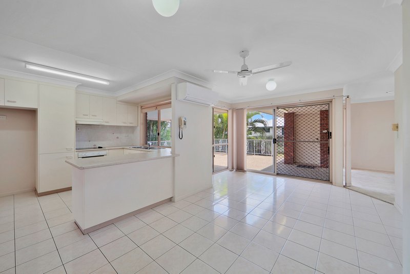 Photo - 40 St Lucia Crescent, Avoca QLD 4670 - Image 9