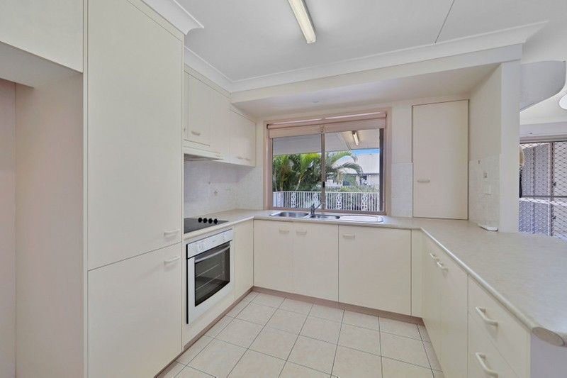 Photo - 40 St Lucia Crescent, Avoca QLD 4670 - Image 4