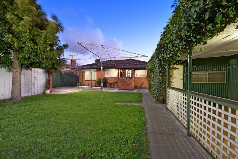 Photo - 40 Stewart Grove, Campbellfield VIC 3061 - Image 8