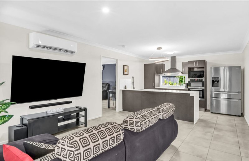 Photo - 40 Tash Court, Waterford QLD 4133 - Image 3
