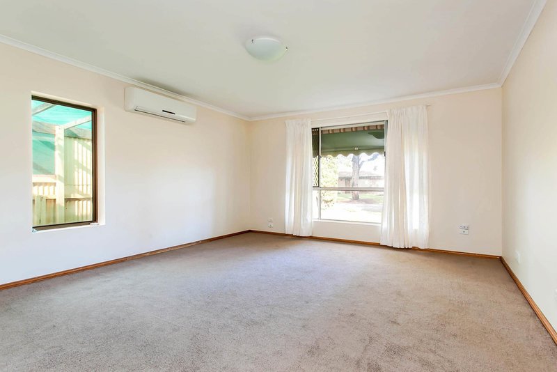 Photo - 40 Teasdale Crescent, Parafield Gardens SA 5107 - Image 4