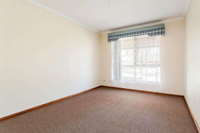 Photo - 40 Teasdale Crescent, Parafield Gardens SA 5107 - Image 5