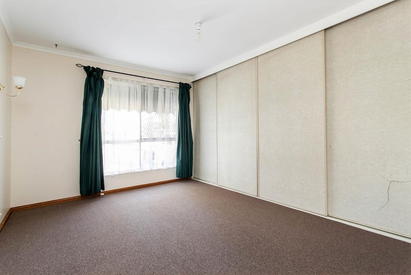 Photo - 40 Teasdale Crescent, Parafield Gardens SA 5107 - Image 7