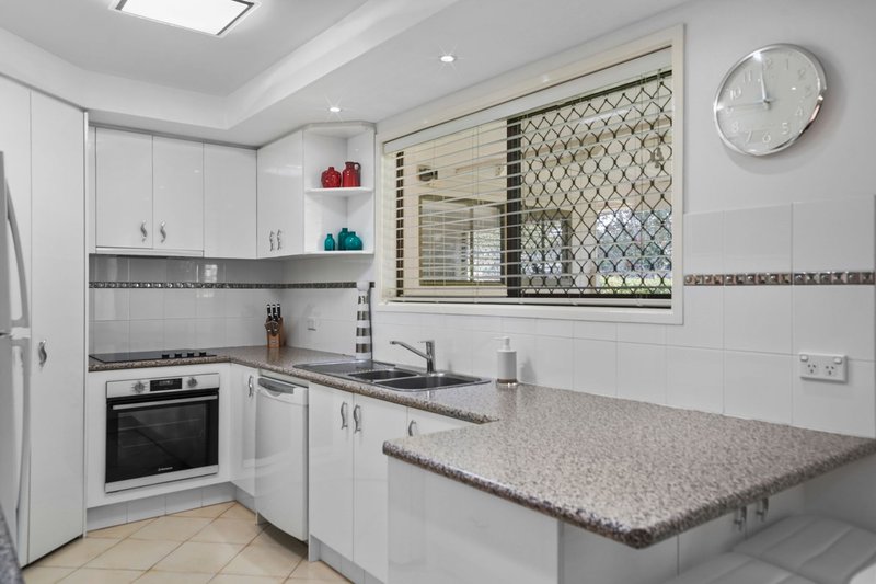 Photo - 40 Thrush Avenue, Paradise Point QLD 4216 - Image 9