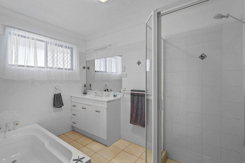 Photo - 40 Thrush Avenue, Paradise Point QLD 4216 - Image 14