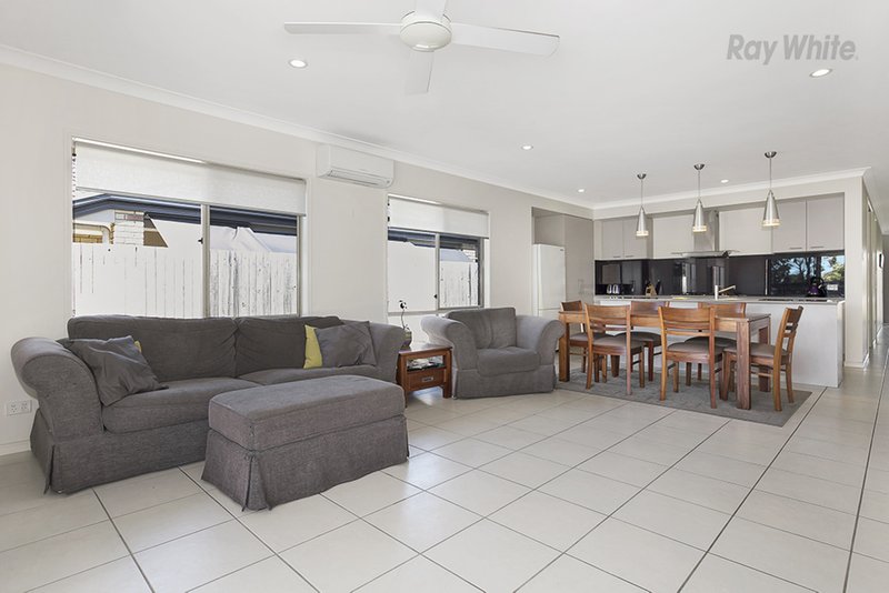 Photo - 40 Trump Circuit, North Lakes QLD 4509 - Image 4