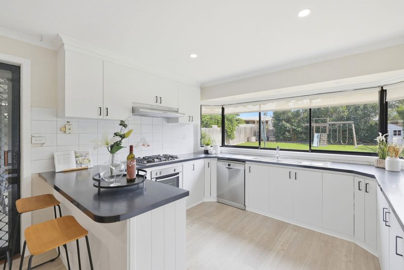 Photo - 40 Underbank Boulevard, Bacchus Marsh VIC 3340 - Image 3
