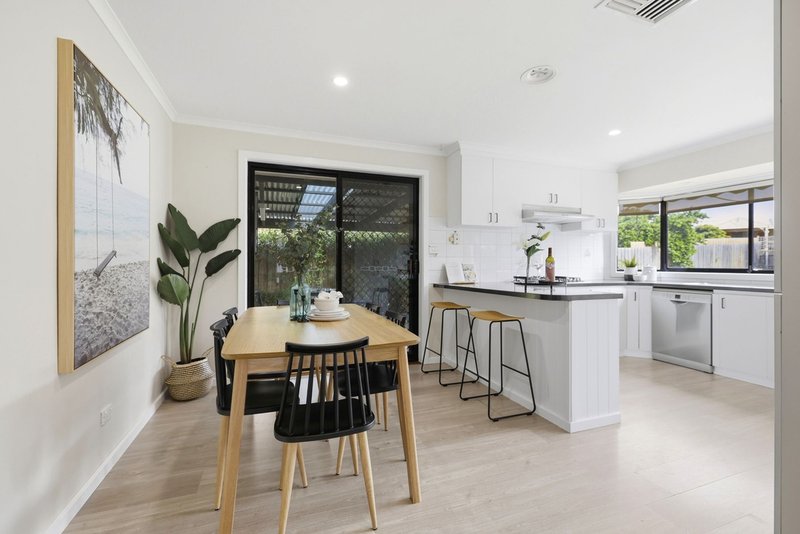 Photo - 40 Underbank Boulevard, Bacchus Marsh VIC 3340 - Image 4