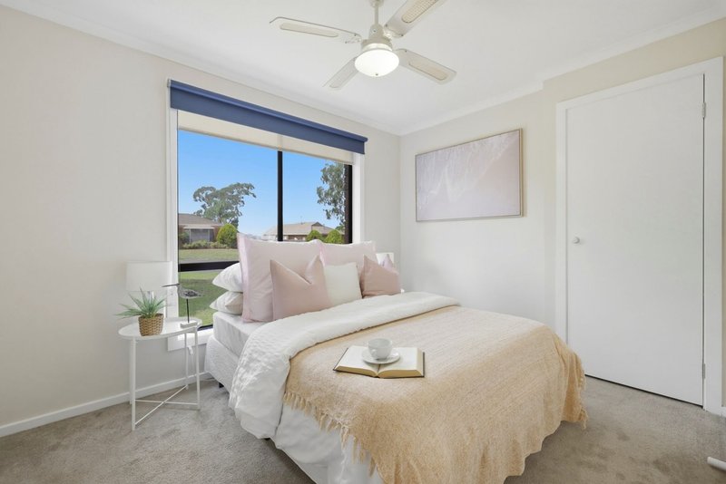Photo - 40 Underbank Boulevard, Bacchus Marsh VIC 3340 - Image 8